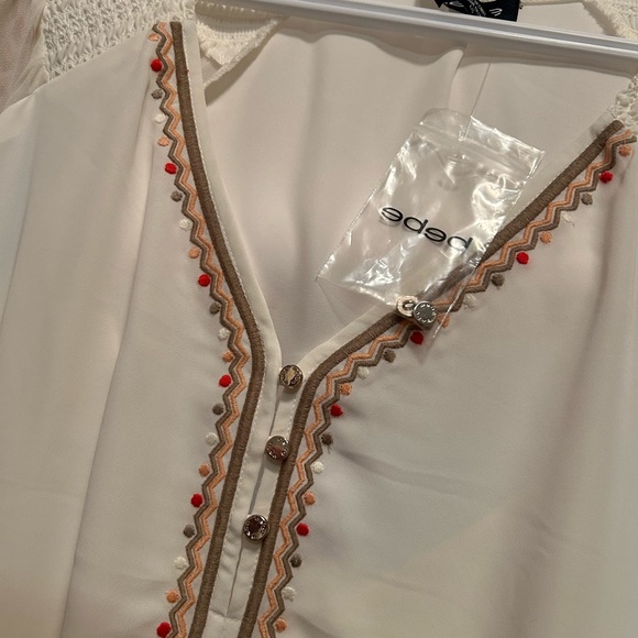 Cream beautiful embroidery on front and sleeves 3 button front lined - Picture 3 of 3